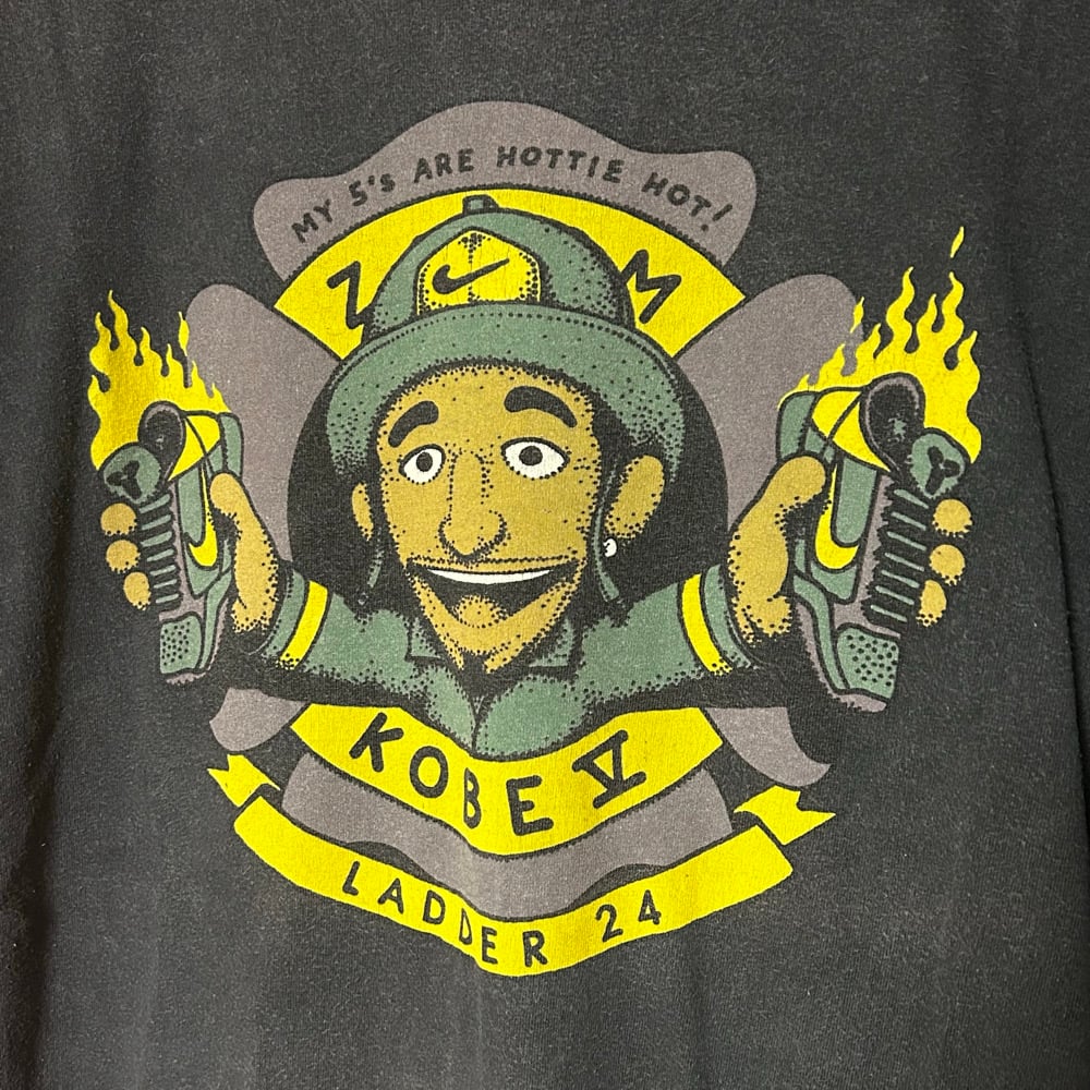 2009 Kobe Undefeated Muppets Tee