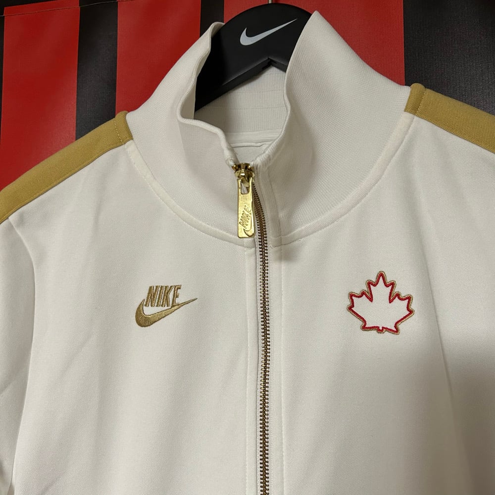 Promotional Family & Friends 2010 Canada Olympics Jacket