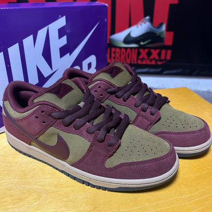 Deadstock Brand New SB Dunk Low Dark Team Red