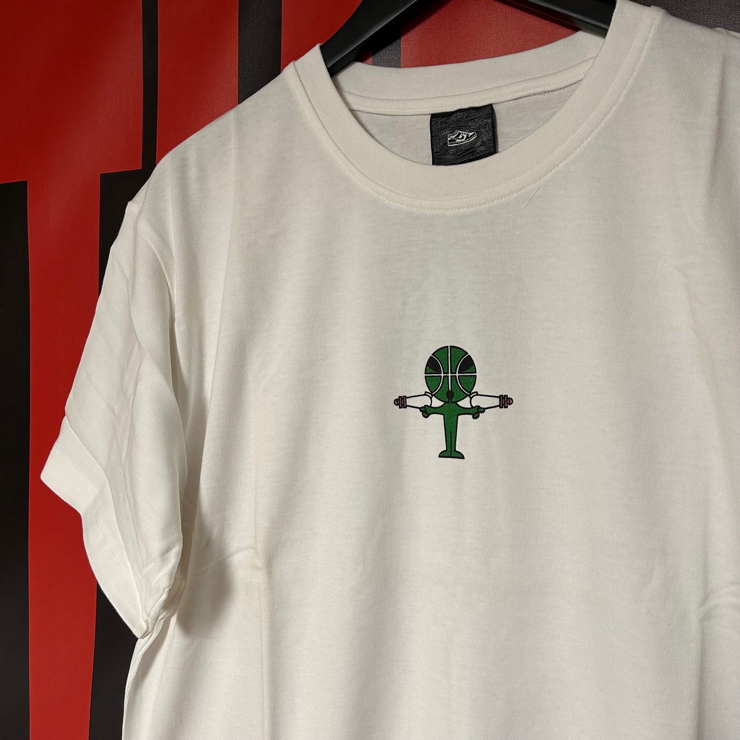 Insane Brand New With Tags 2005 SB “Raygun” Tee
