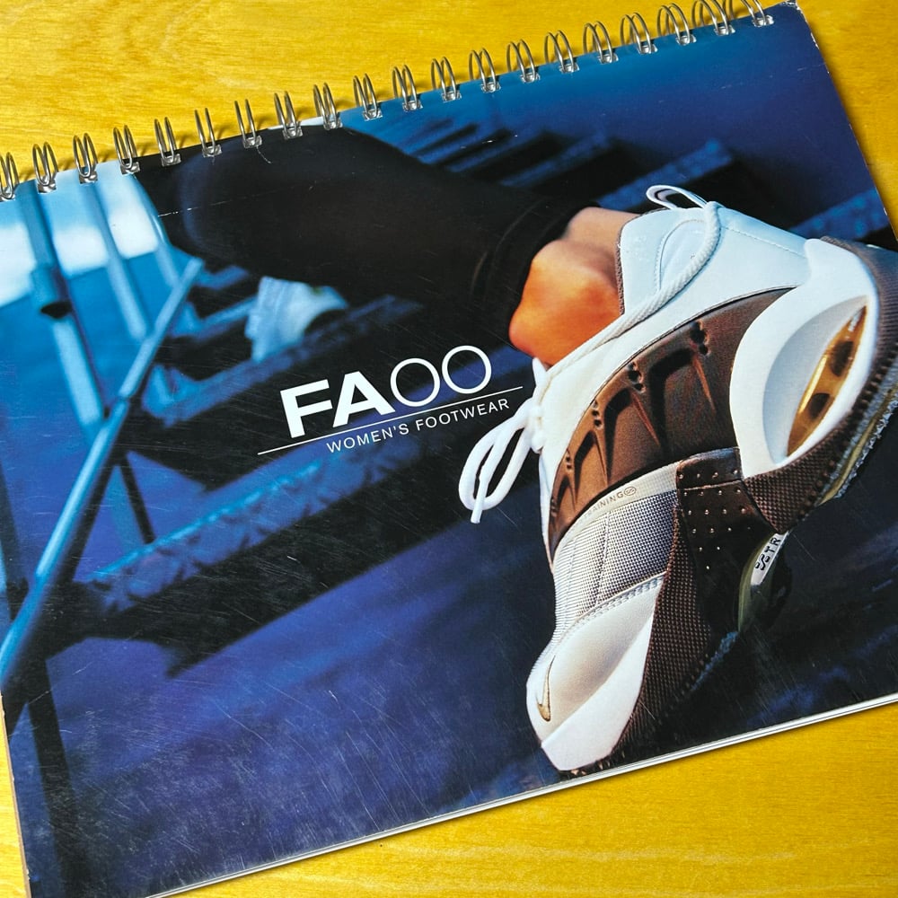 Rare Original Promotional 2000 Footwear Preview Dealer Book