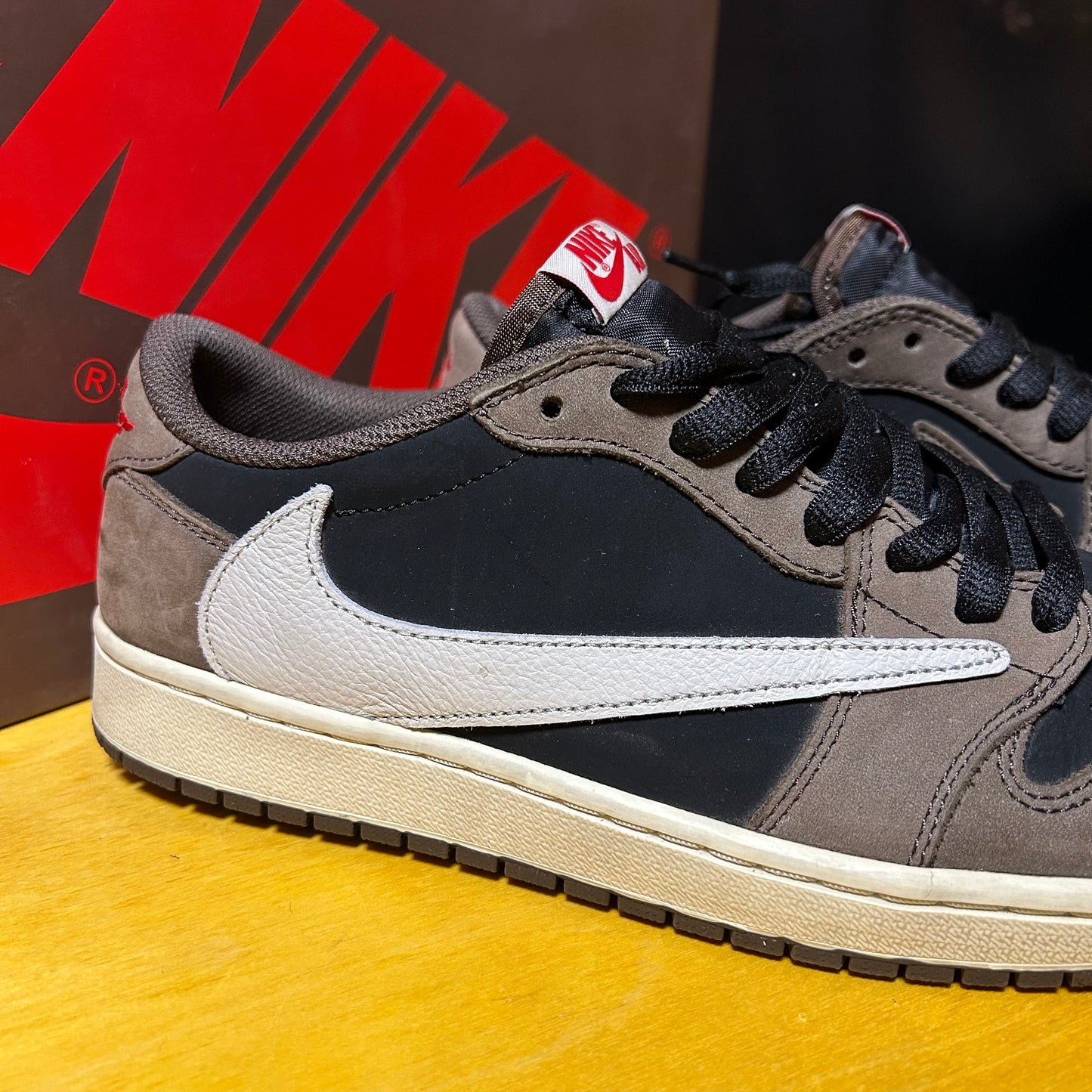 2019 Jordan 1 Low Travis “Mocha”
