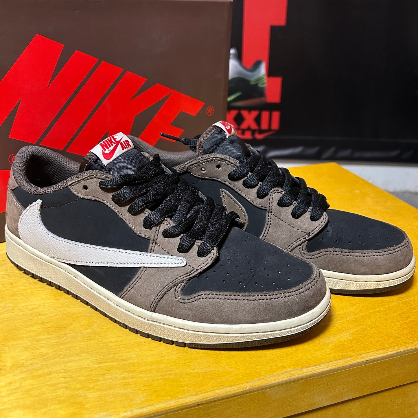 2019 Jordan 1 Low Travis “Mocha”