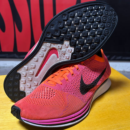 FlyKnit Racer Hyper Crimson