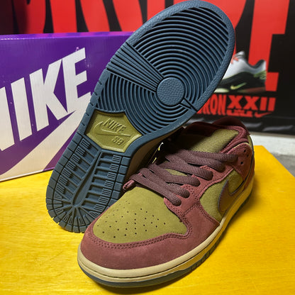 Deadstock Brand New SB Dunk Low Dark Team Red