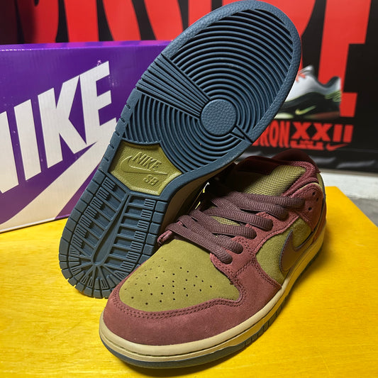 Deadstock Brand New SB Dunk Low Dark Team Red