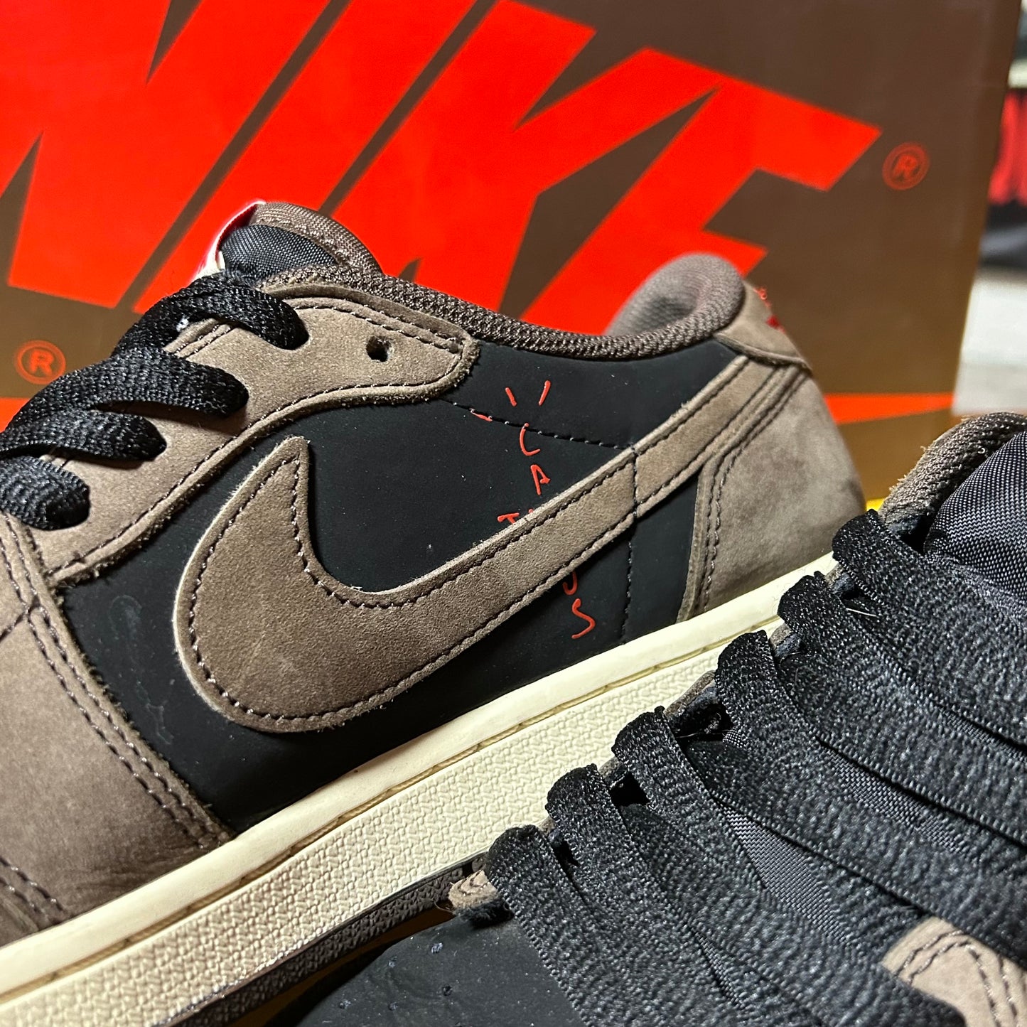 2019 Jordan 1 Low Travis “Mocha”